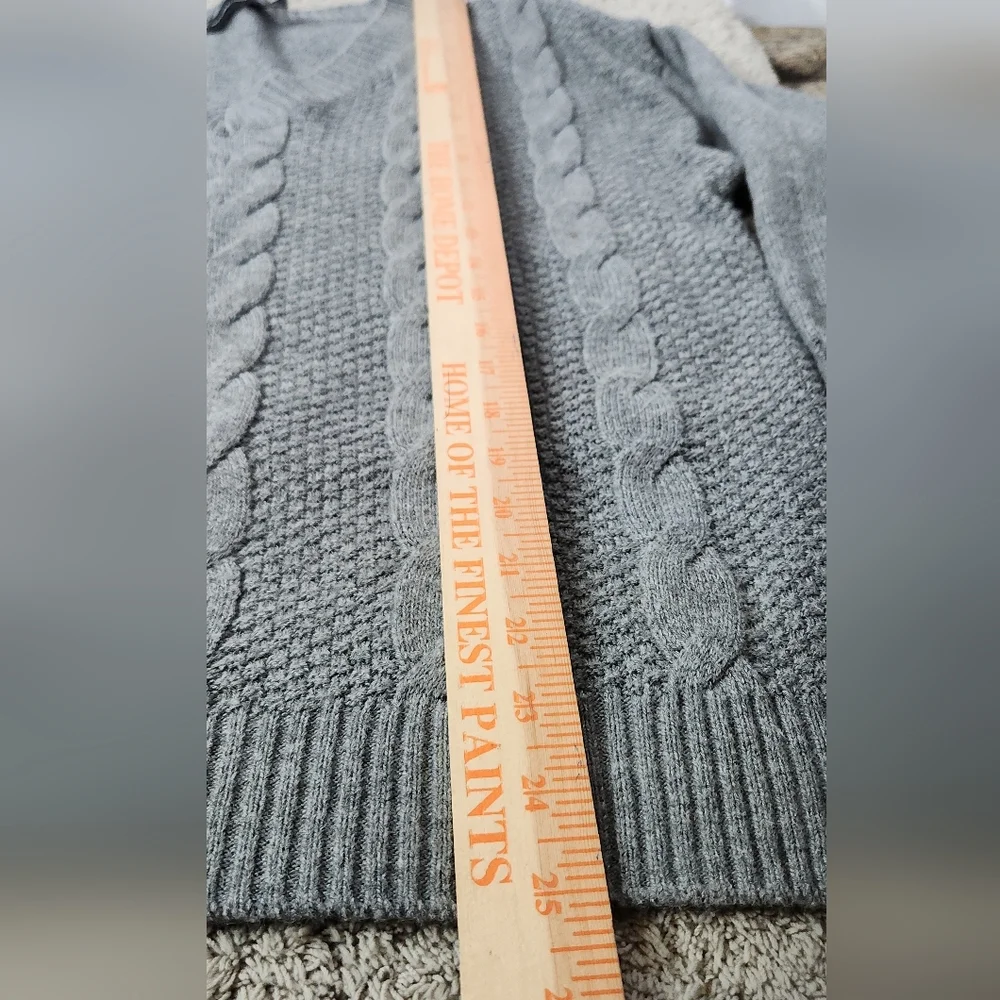 Gray V-Neck Long Sleeve Cable Knit Sweater - New York & Company - L
